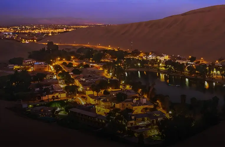 Huacachina atractivo cercano a Paracas Realty Beach